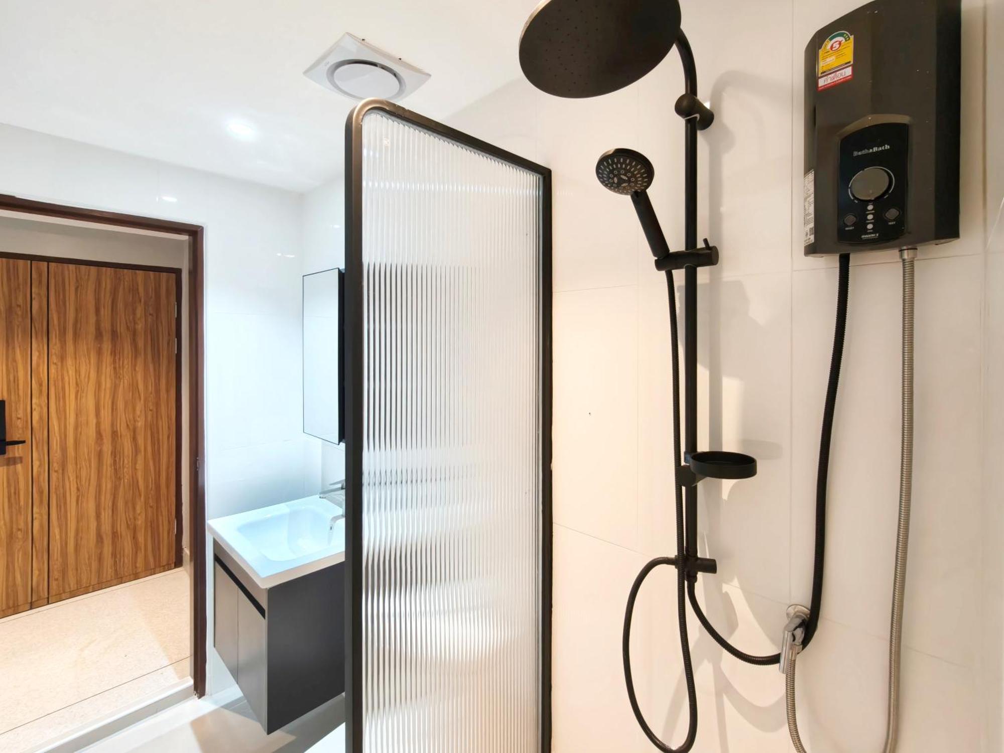 Ab House Aparthotel Bangkok Buitenkant foto