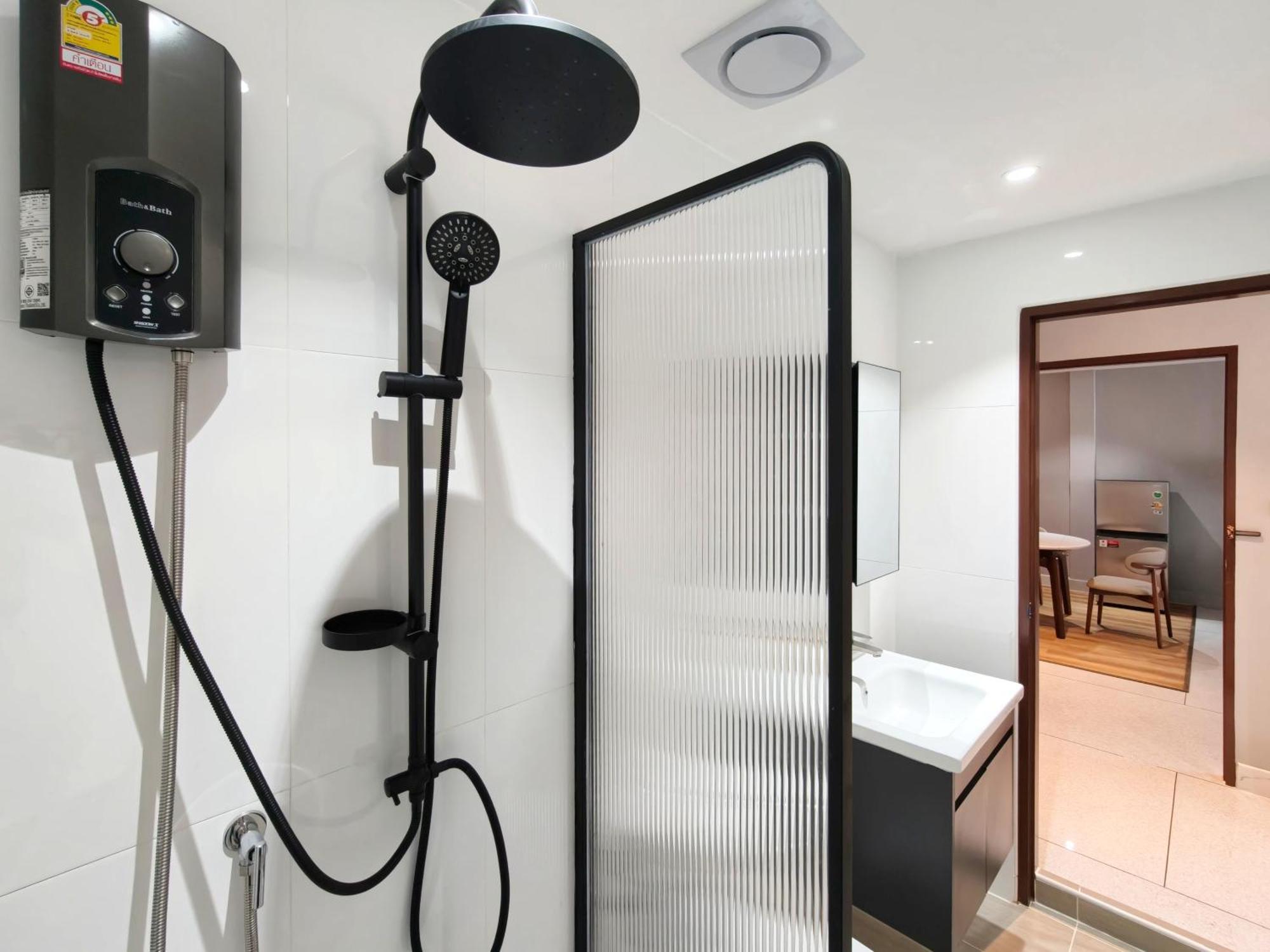 Ab House Aparthotel Bangkok Buitenkant foto