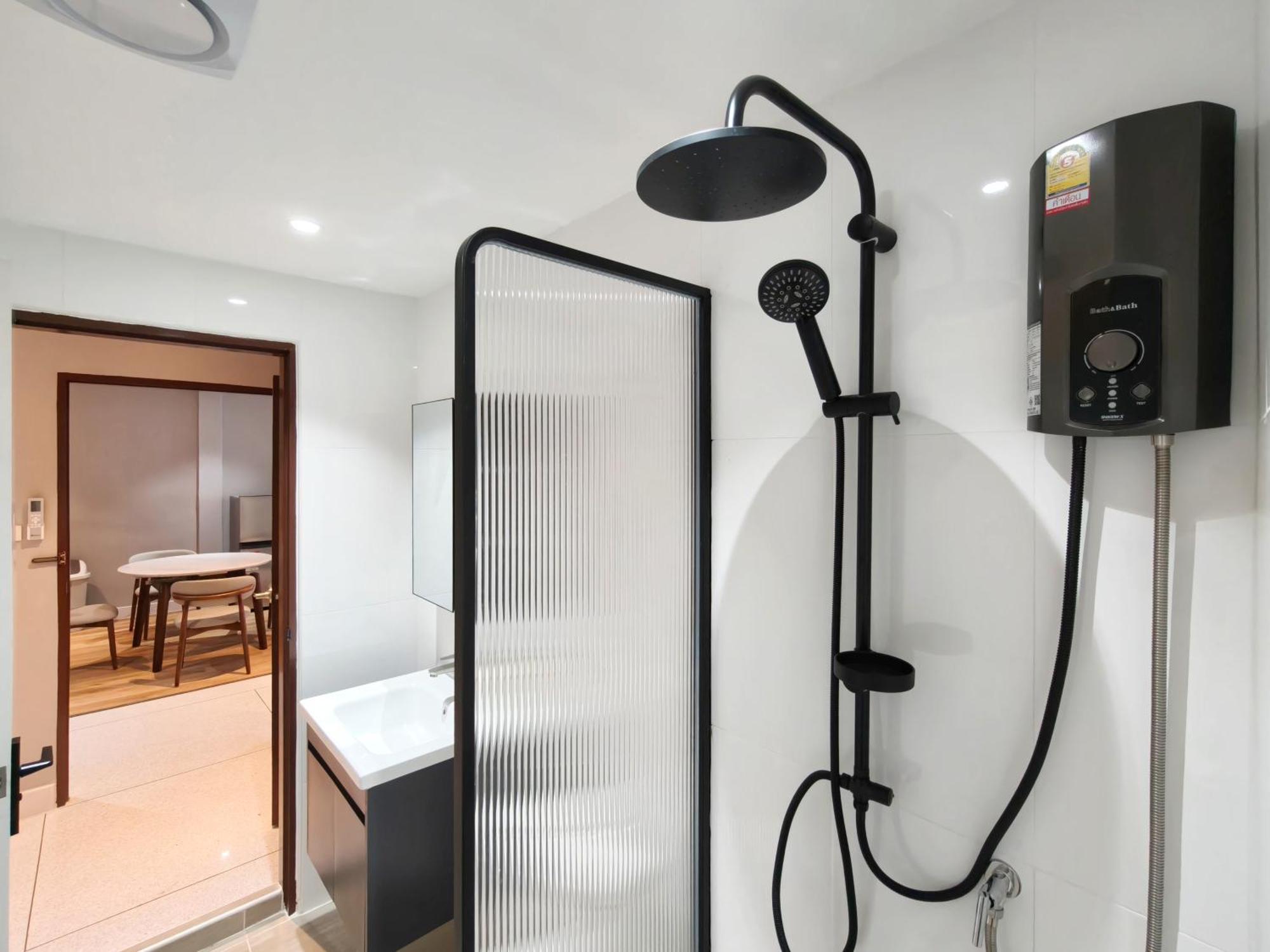 Ab House Aparthotel Bangkok Buitenkant foto