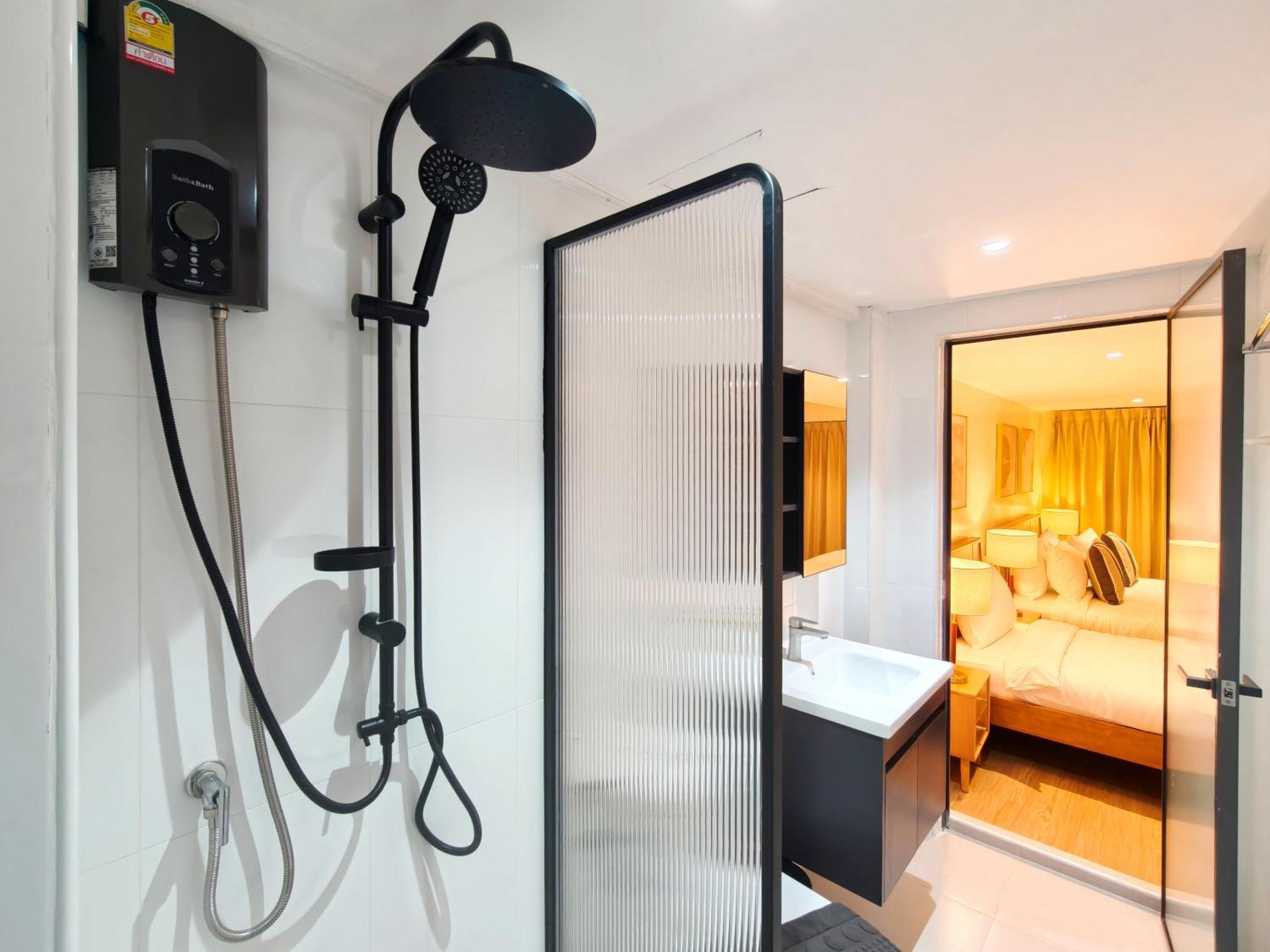 Ab House Aparthotel Bangkok Buitenkant foto